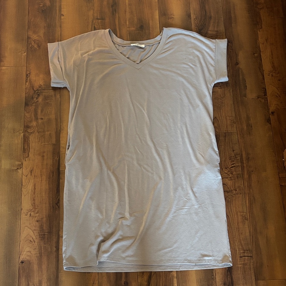 Zenana Outfitters Heather Gray V-Neck Top